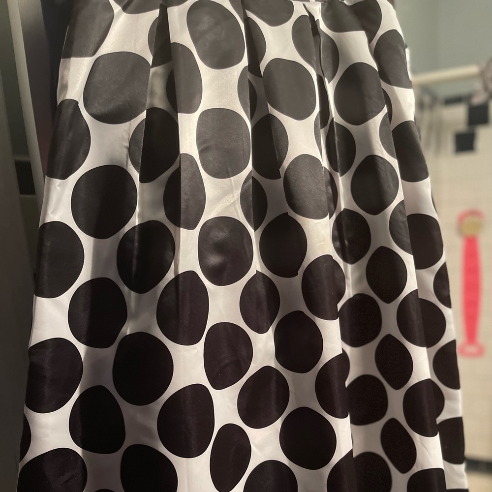 Lull length skater type skirt. Flows & silky and beautiful. No smoking home
